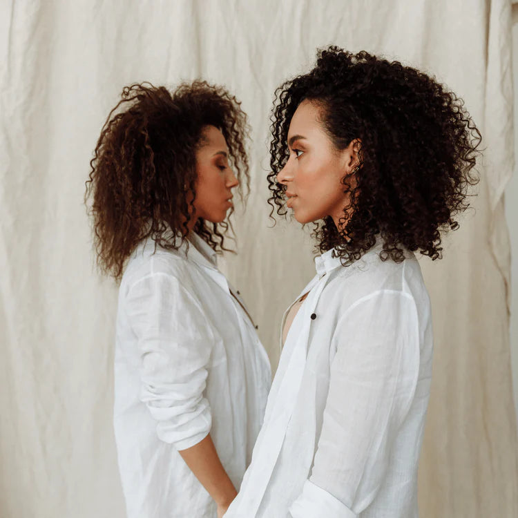 two women, curly hair black, curly hair brunette